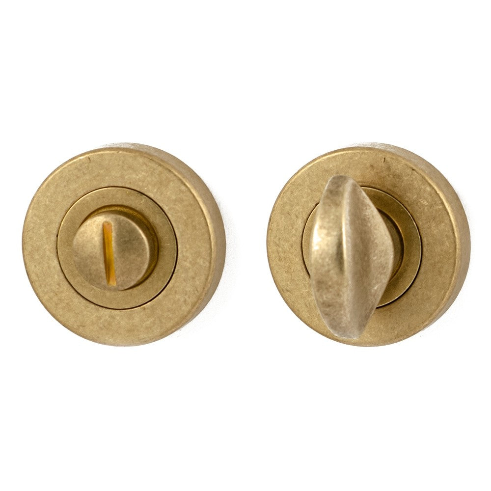 Hard Brass WC-Rosette 8 mm Nika in Messing getrommelt, Vorderansicht