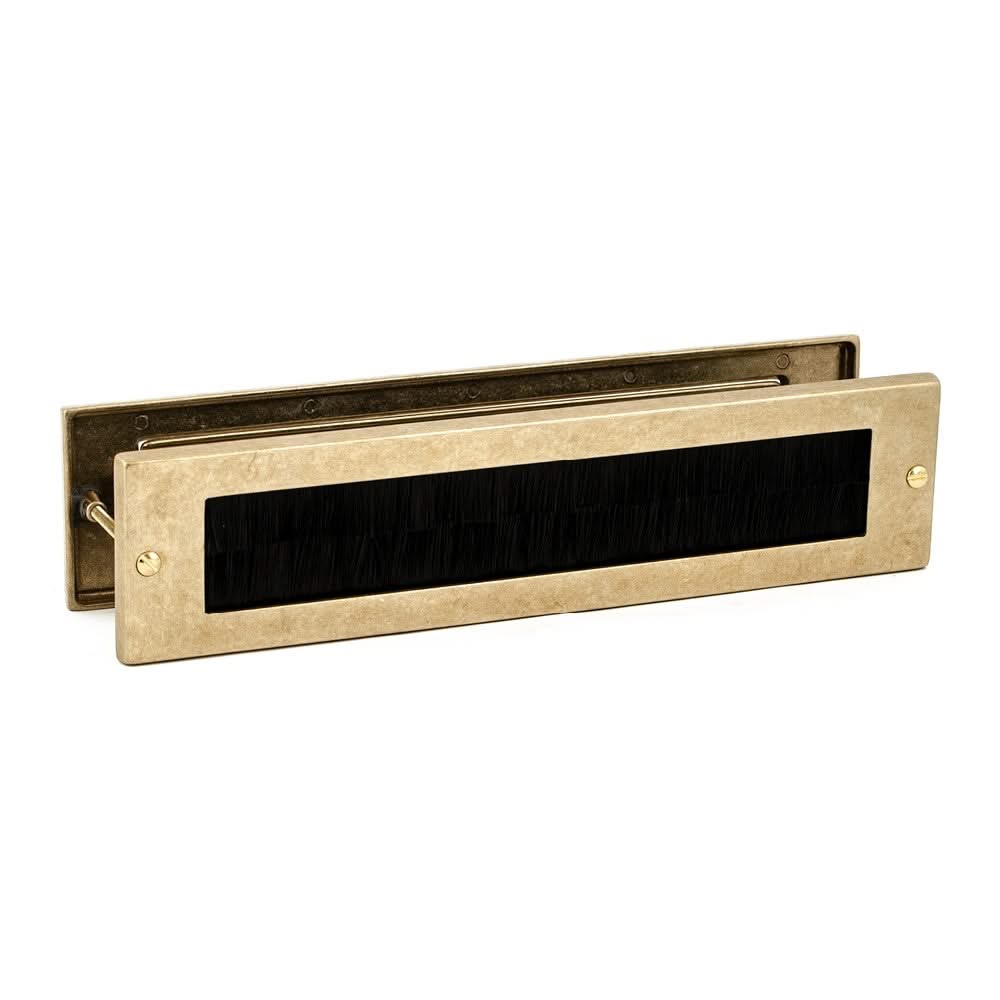 Hardbrass Mariani tochtborstel Alena getrommeld messing – detailfoto