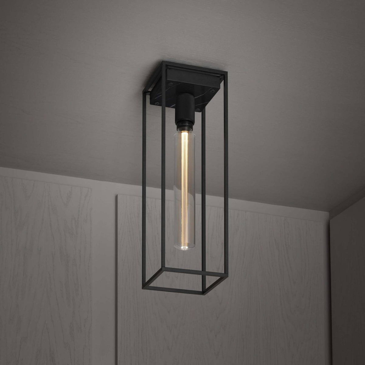 Buster + Punch Caged Ceiling Cross plafondlamp zwart vooraanzicht