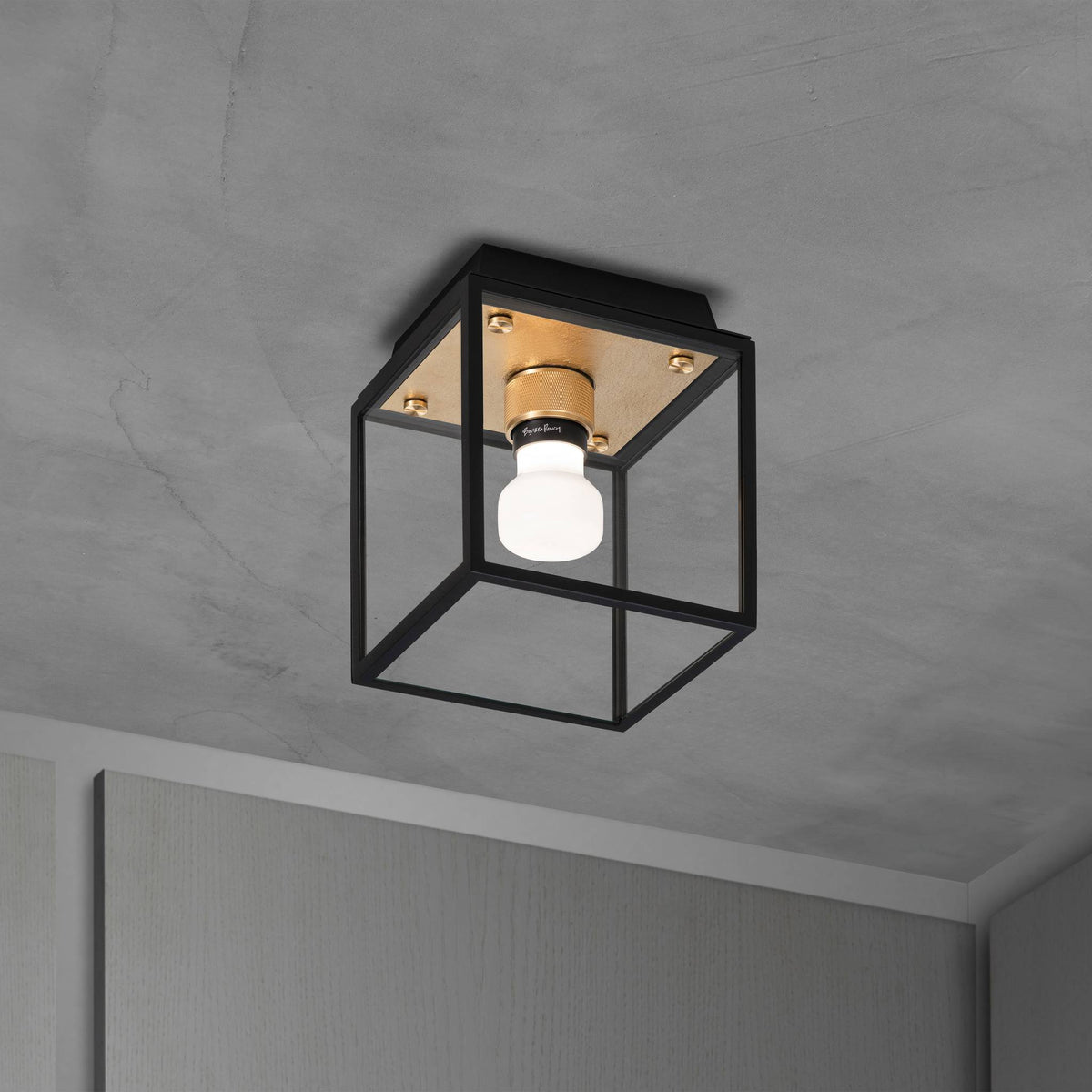 Buster + Punch Caged Wet plafondlamp Small Goud – vooraanzicht