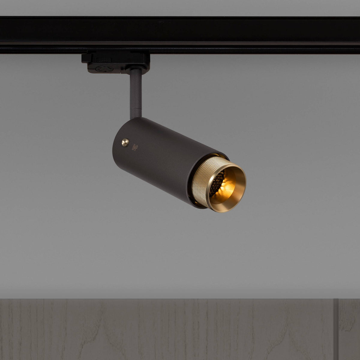 Buster + Punch Exhaust Graphite track spot cross goud vooraanzicht