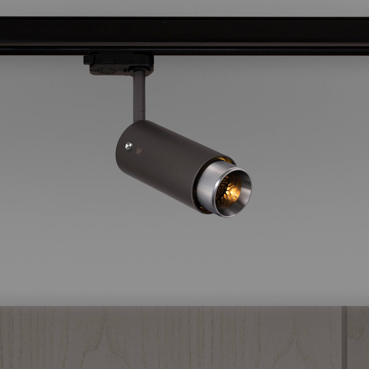 Buster + Punch Exhaust Graphite track spot cross steel vooraanzicht