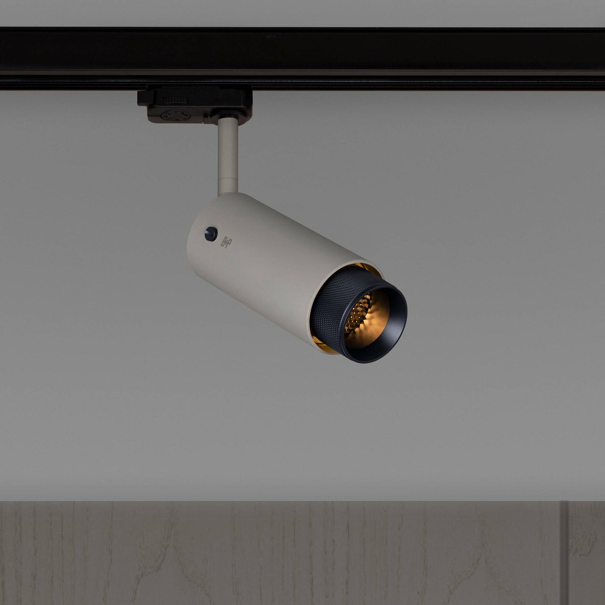 Buster + Punch Exhaust Stone track spot cross black vooraanzicht