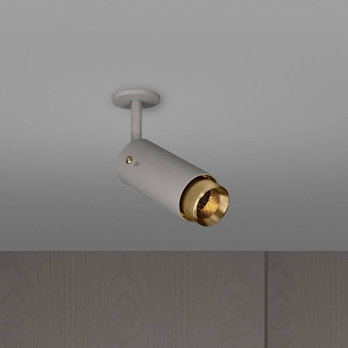 Buster + Punch Exhaust Stone spot linear goud vooraanzicht
