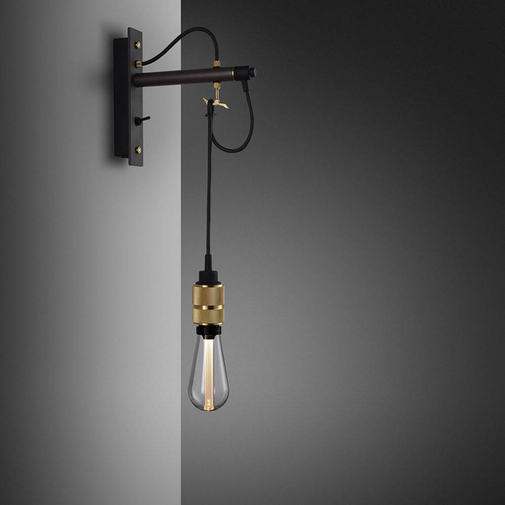 Buster + Punch Hooked Wall wandlamp goud vooraanzicht