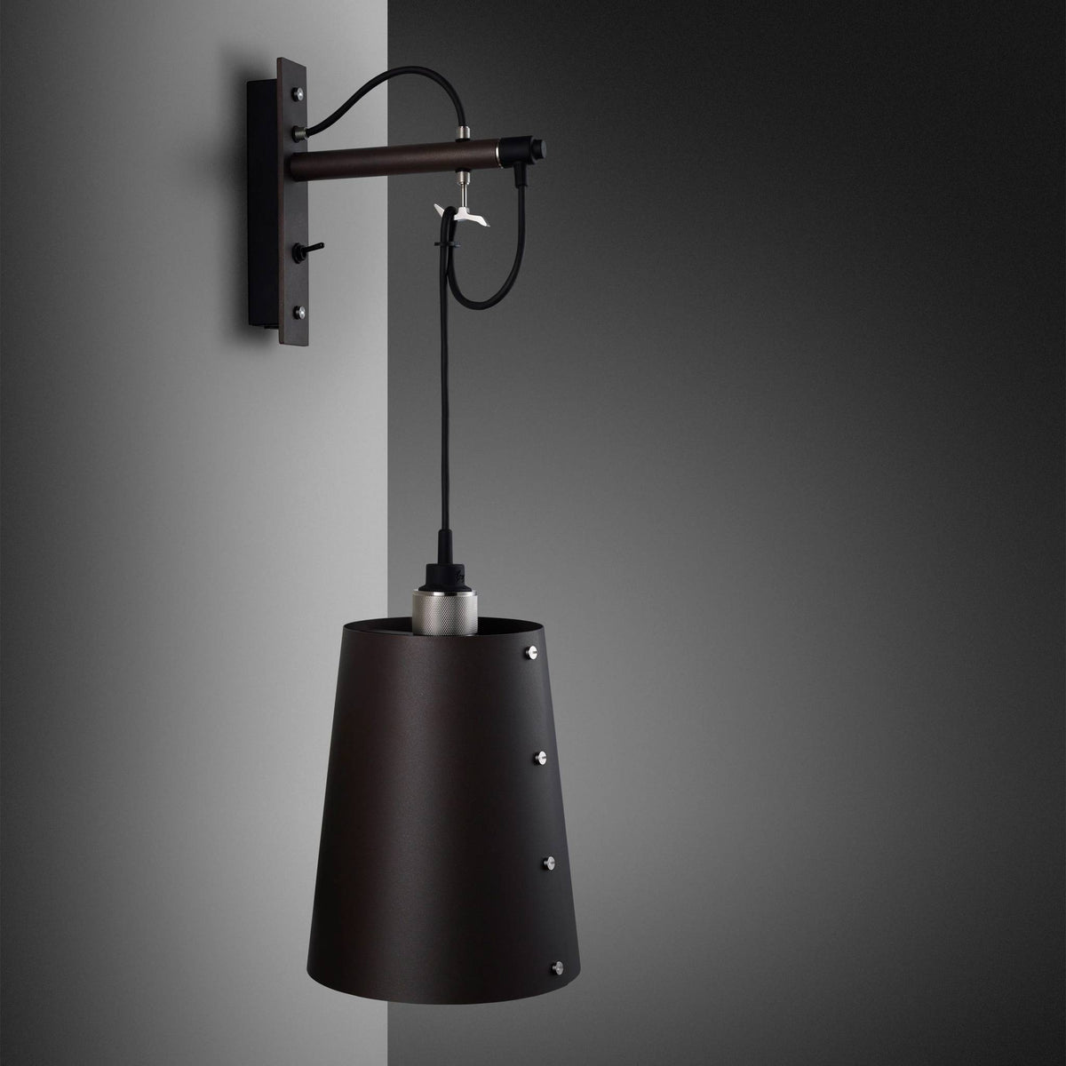 Buster + Punch Hooked Wall Graphite wandlamp Steel - gemonteerd