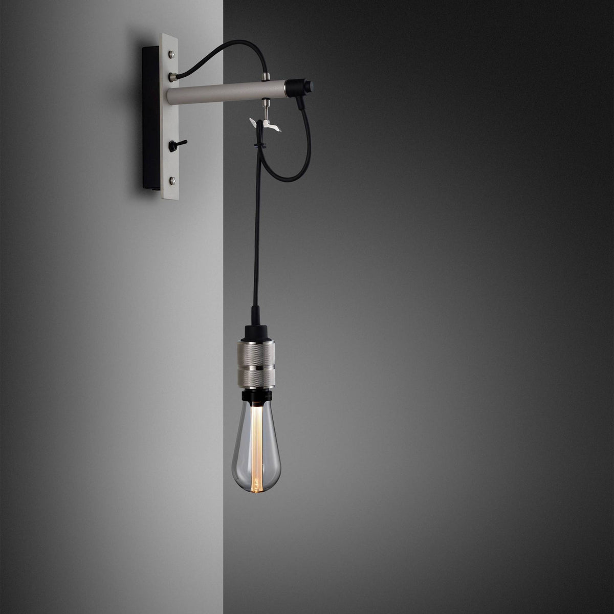 Buster + Punch Hooked Wall wandlamp steel vooraanzicht