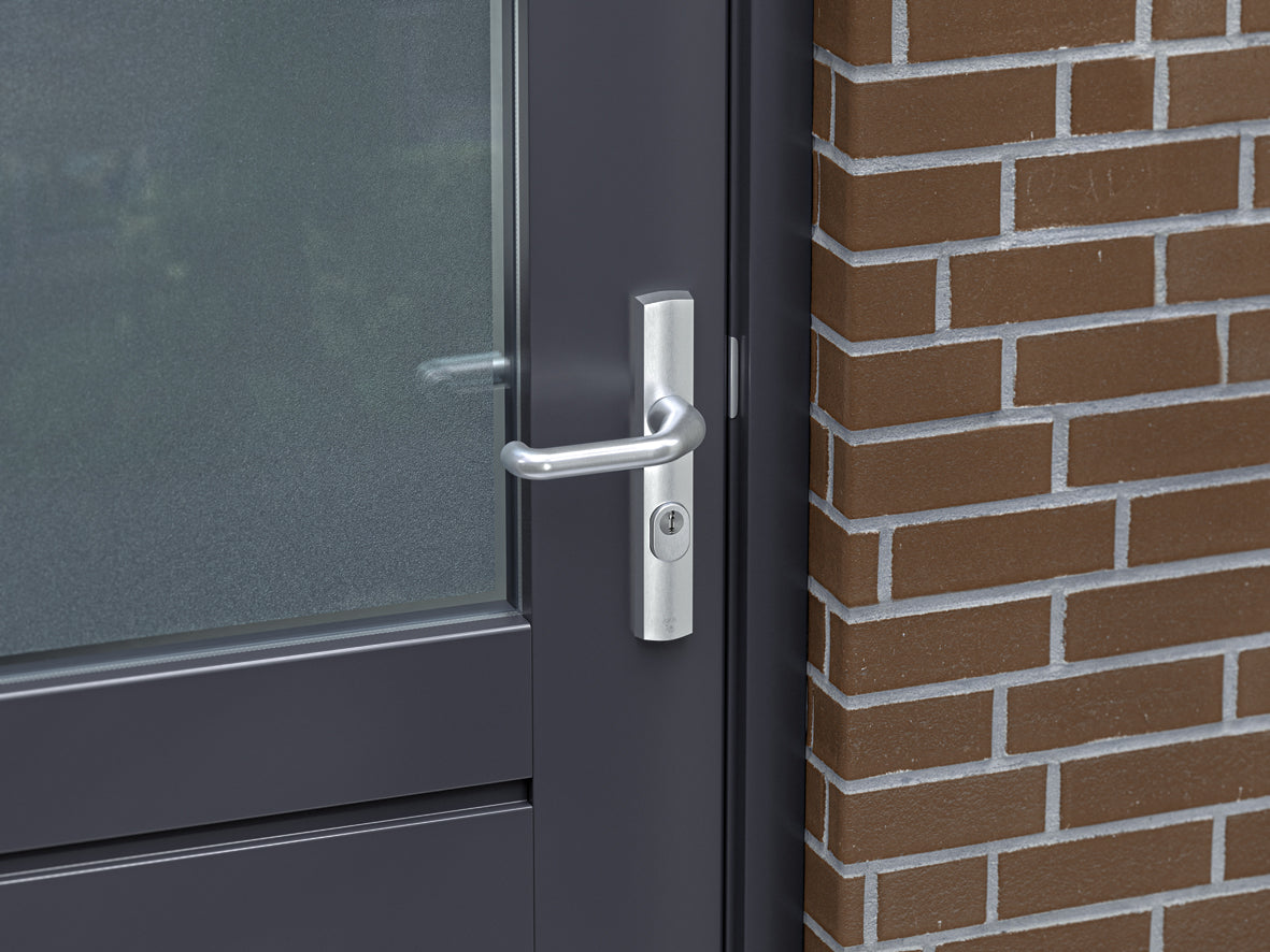 AXA Premium Schutzbeschlag Schmalschild Drücker Flow PZ55 Aluminium naturfarben, Produktfoto 3