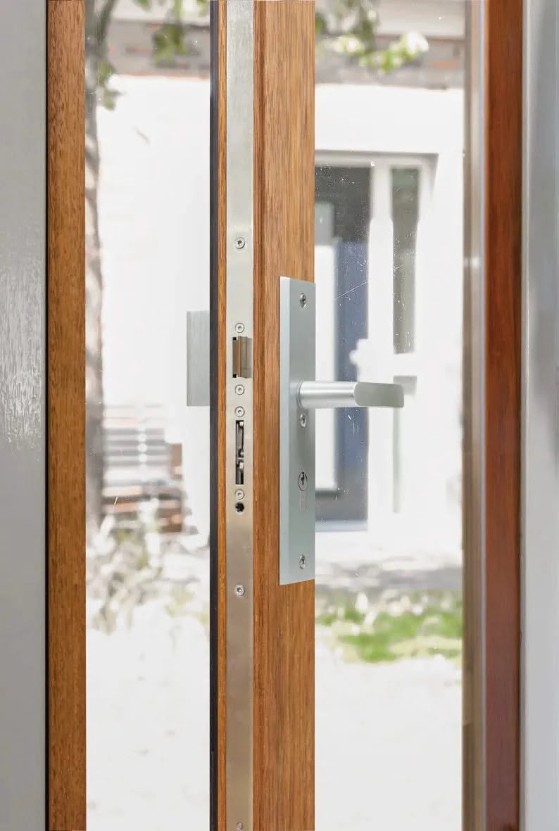AXA meerpuntssluiting Solid C 1700×24 staal cilinderbediend — sfeerbeeld in deur