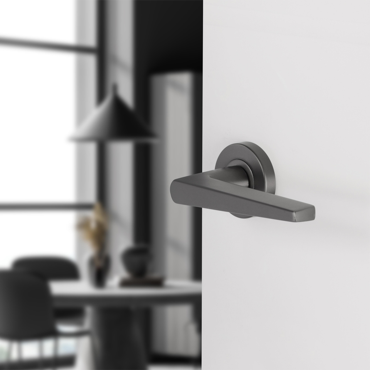 Differnz Rotterdam deurkruk gun metal – detail van de hendel