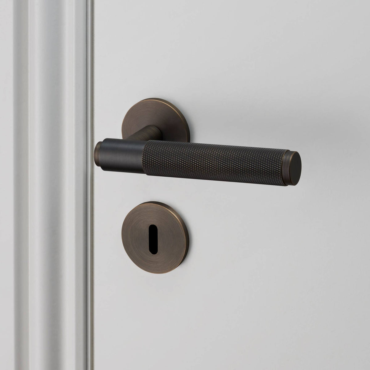 Buster + Punch sleutelrozet smoked bronze detail