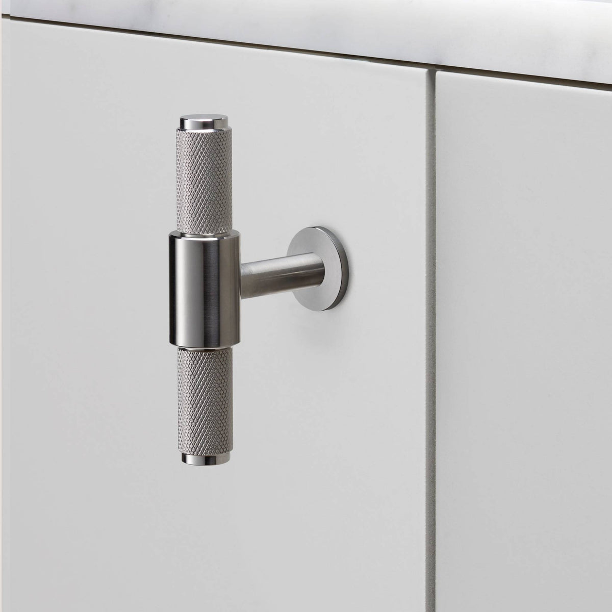 Buster + Punch Cross meubelgreep t-bar steel