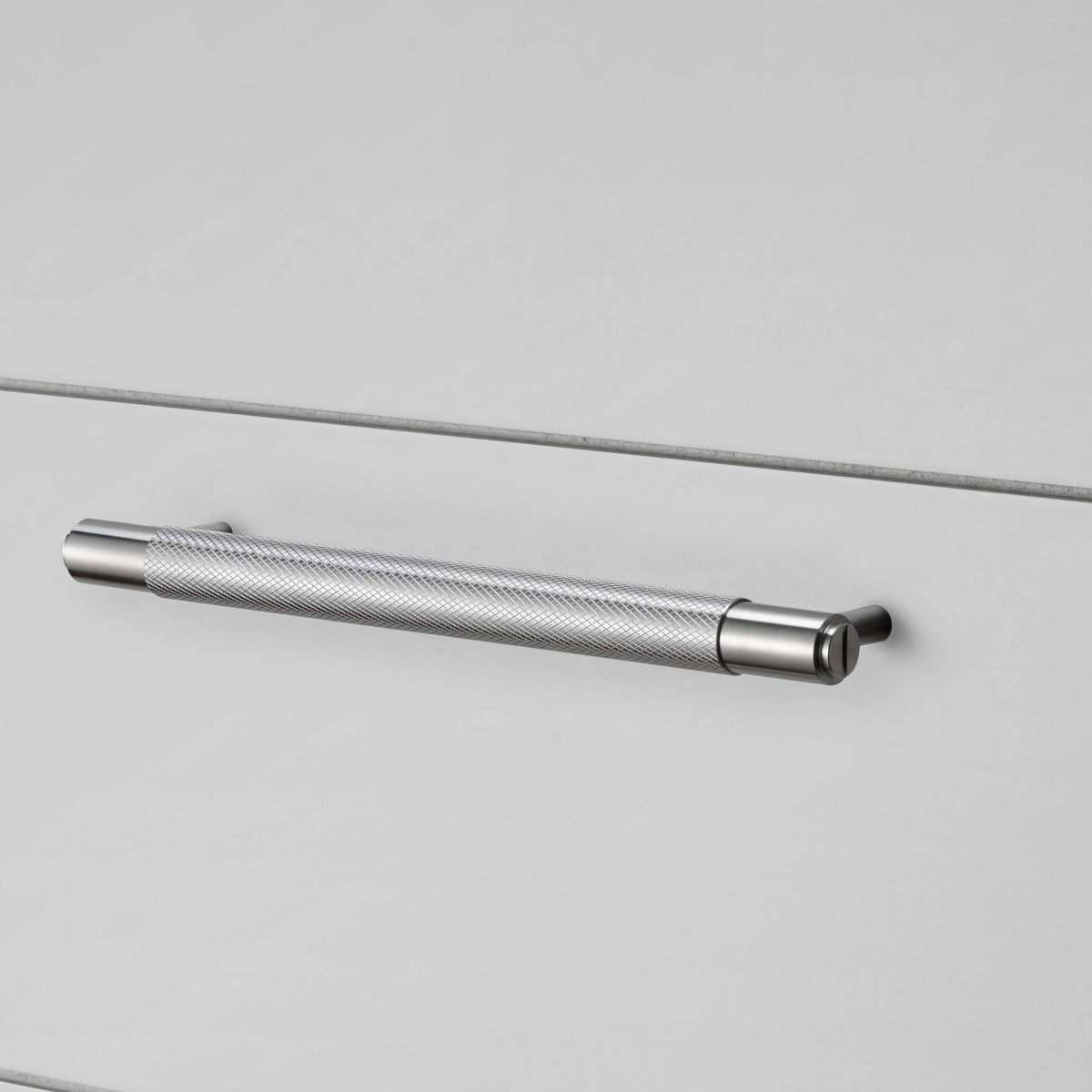 Buster + Punch Cross meubelgreep steel – sfeerbeeld