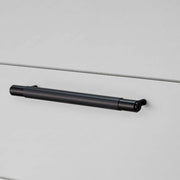 Buster + Punch Cross meubelgreep black – vooraanzicht
