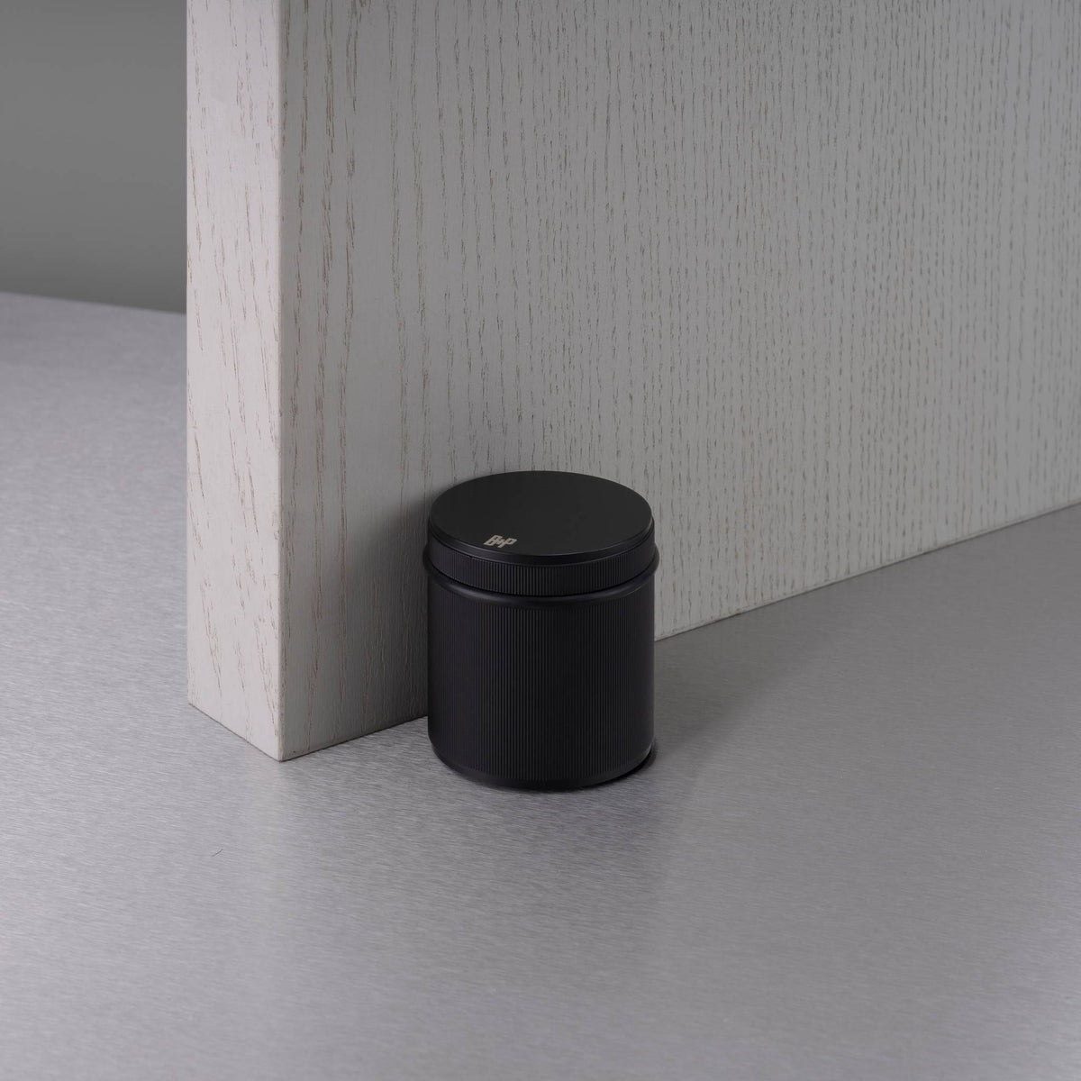 Buster + Punch Linear deurstopper vrijstaand welders black - vooraanzicht